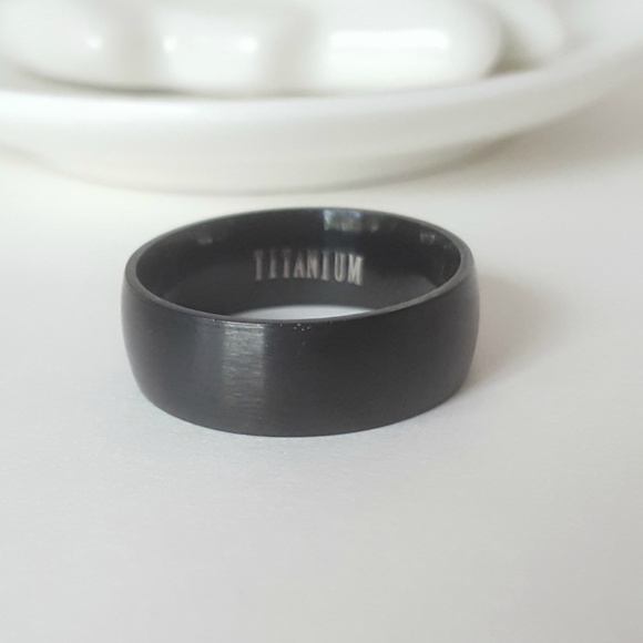 *CLEARANCE* Make an offer!Mens Titanium Matte Band - Picture 6 of 6